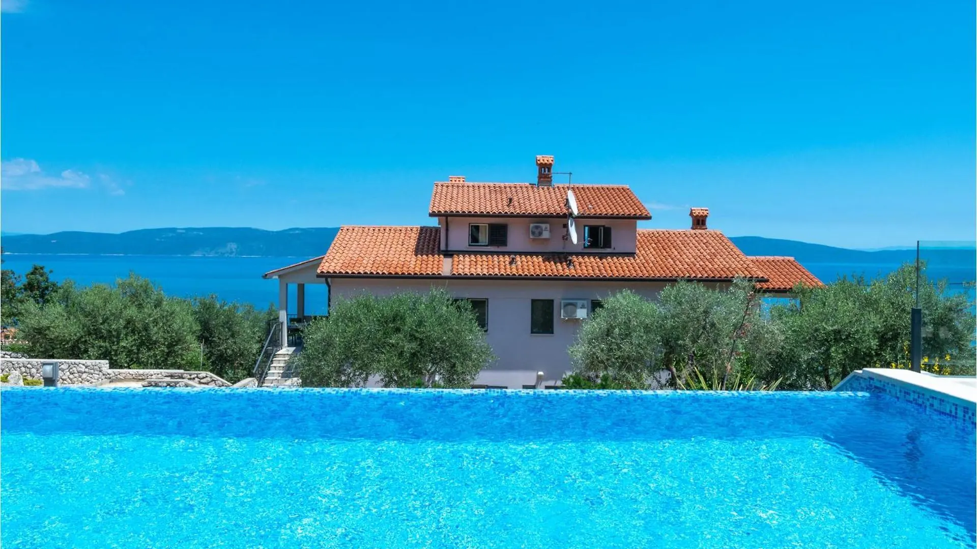 Amazing Apartment In Ravni With House Sea View